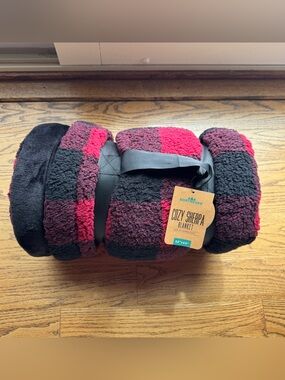 Northcrest Cozy Sherpa Throw Blanket in Red & Black Buffalo Check